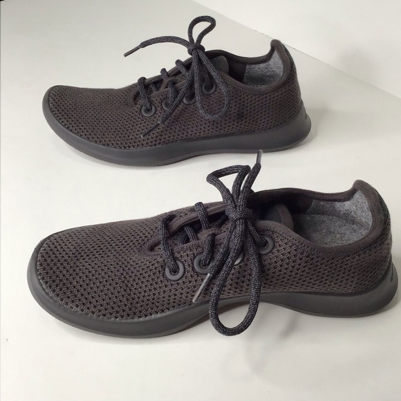Allbirds Tree Runner in Charcoal Size 6. - Picture 7 of 10